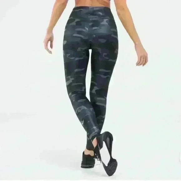 NWT Women’s Nike One Tight Fit Mid Rise Full Length Camo Leggings Size small - Picture 4 of 10
